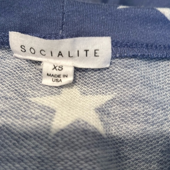 Worn 1X, socialite, women’s LS, lightweight, cropped top in star print - Picture 4 of 5
